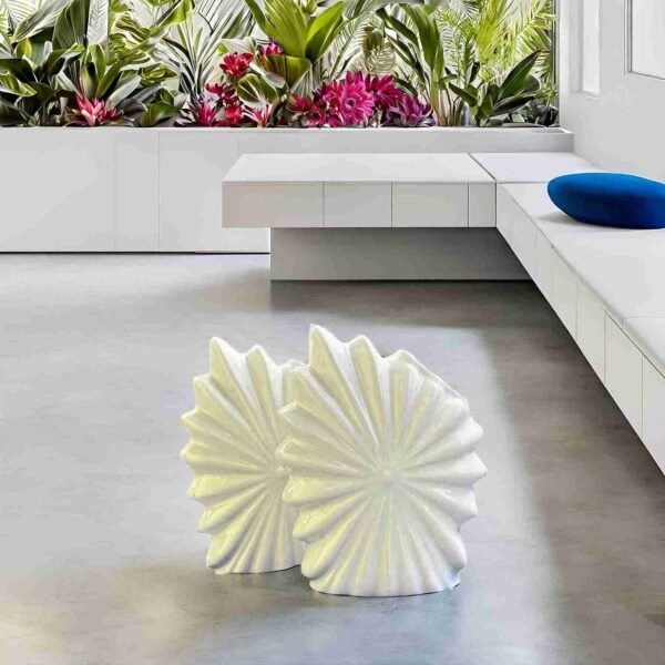 Shell-shaped ceramic vase
