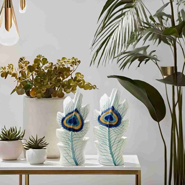 Off-white decorative planter pot